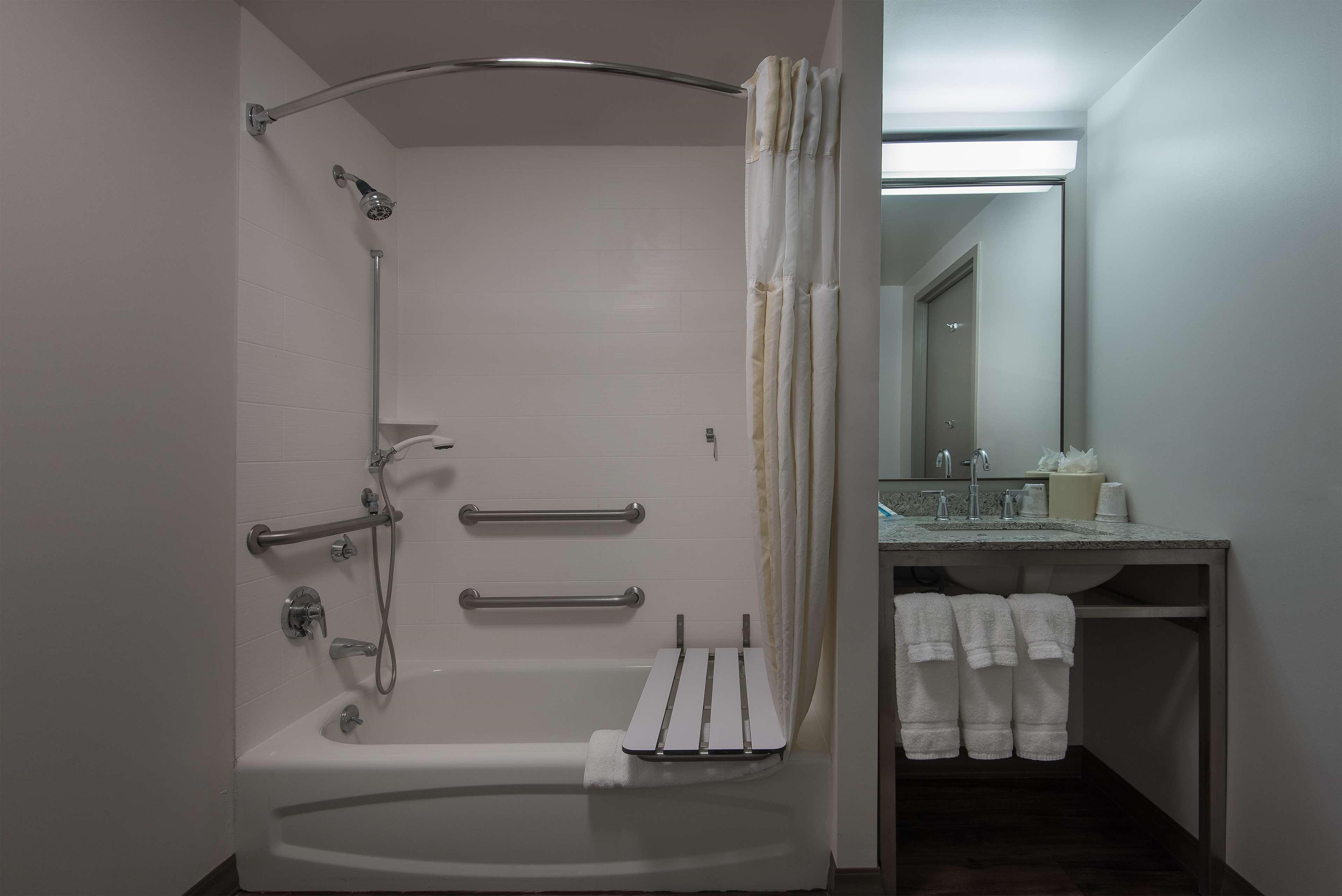 Hilton Garden Inn אווינגס מילס מראה חיצוני תמונה