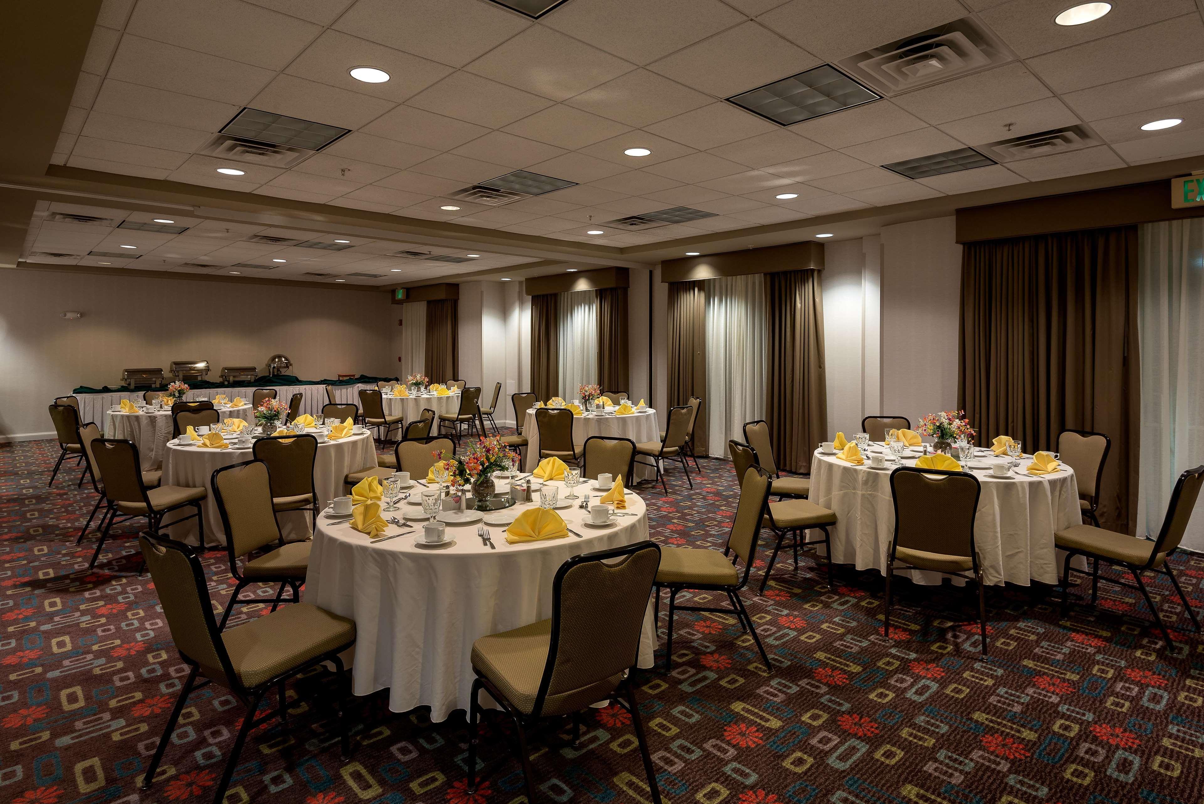 Hilton Garden Inn אווינגס מילס מראה חיצוני תמונה