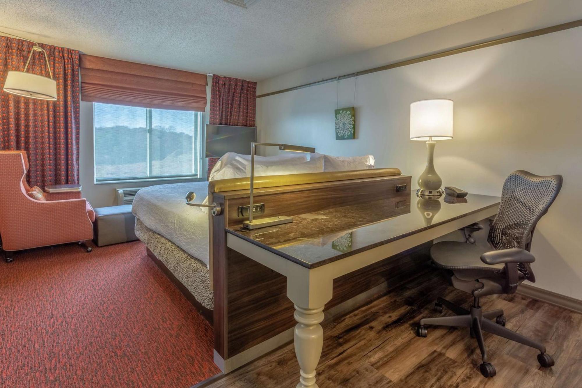 Hilton Garden Inn אווינגס מילס מראה חיצוני תמונה